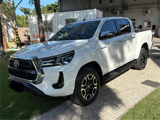 TOYOTA HILUX 2.8 D-4D TURBO DIESEL CD SRV 4X4 AUTOMÁTICO